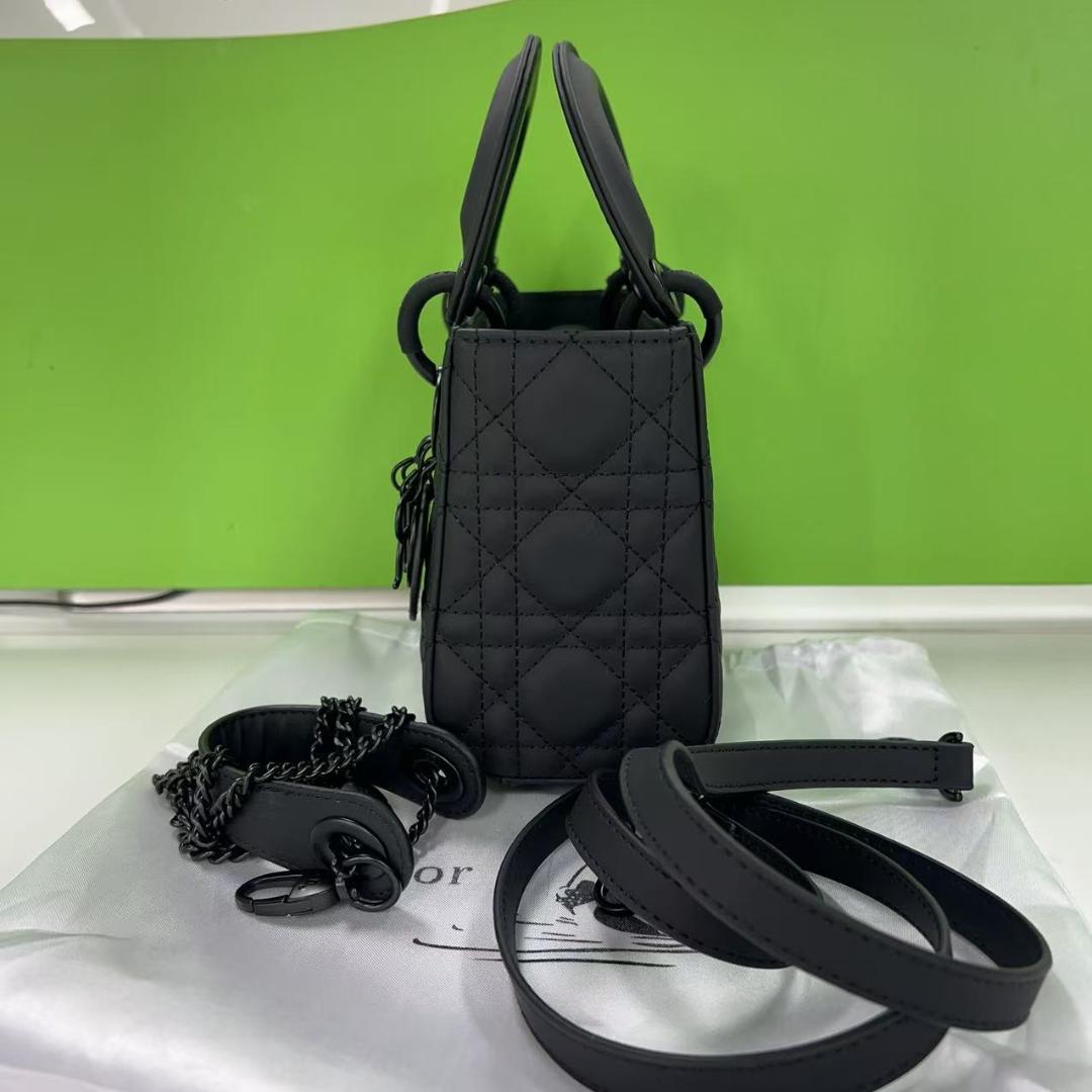 DIORブラックキルティングショルダーバッグ **
