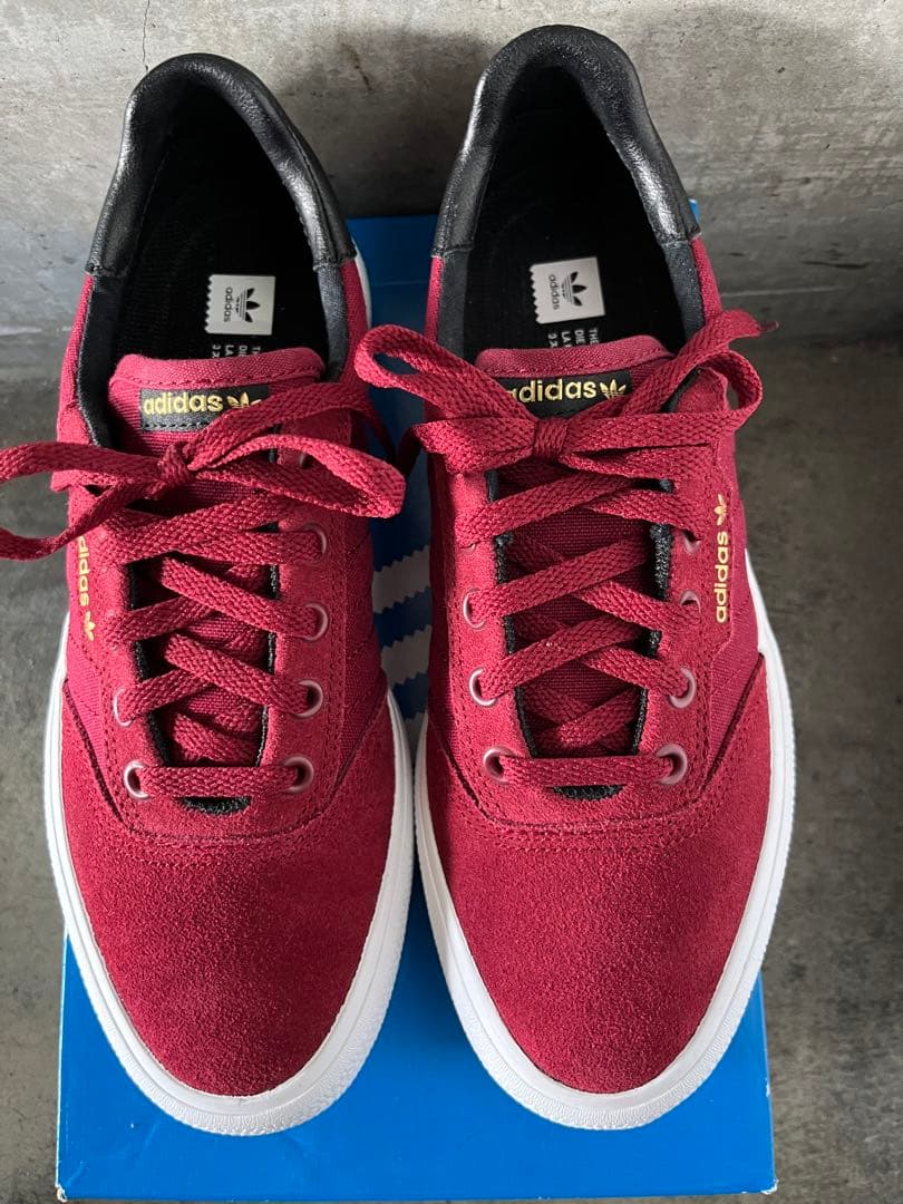 adidas originalスケボーシューズ