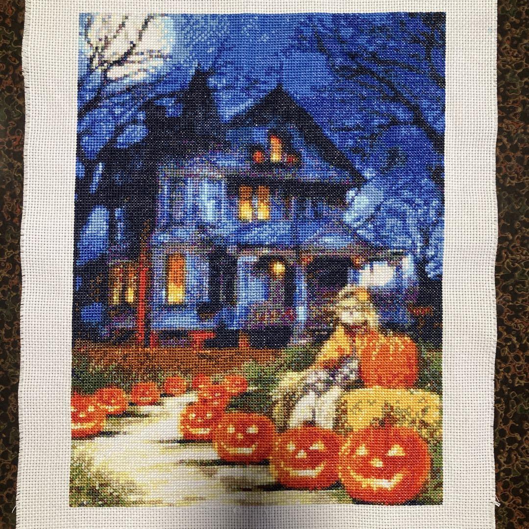 ロピア 爆買い クロスステッチ完成品 ハロウィン刺繍作品 かぼちゃと家 - メルカリ クラフト・布製品