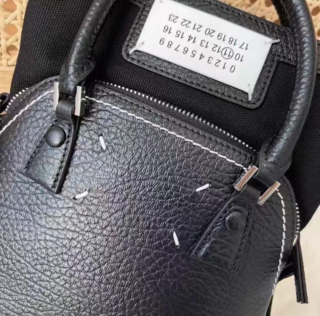 ブラック レザー ナイロン ショルダーバッグ目立った傷や汚れなし