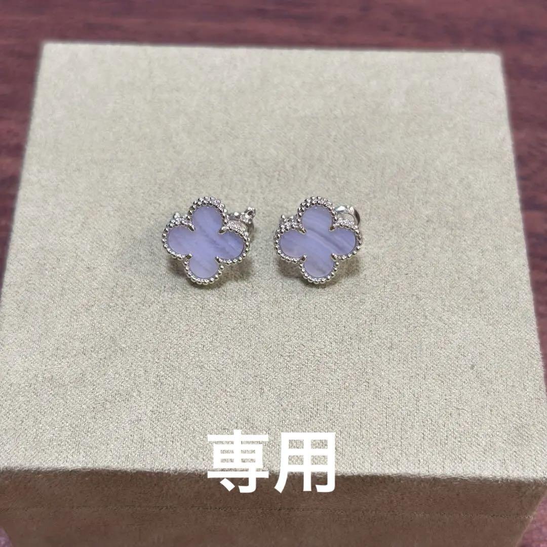 四つ葉　クローバー　天然石ブルーカルセドニー　ネックレス　ピアス　Drawer