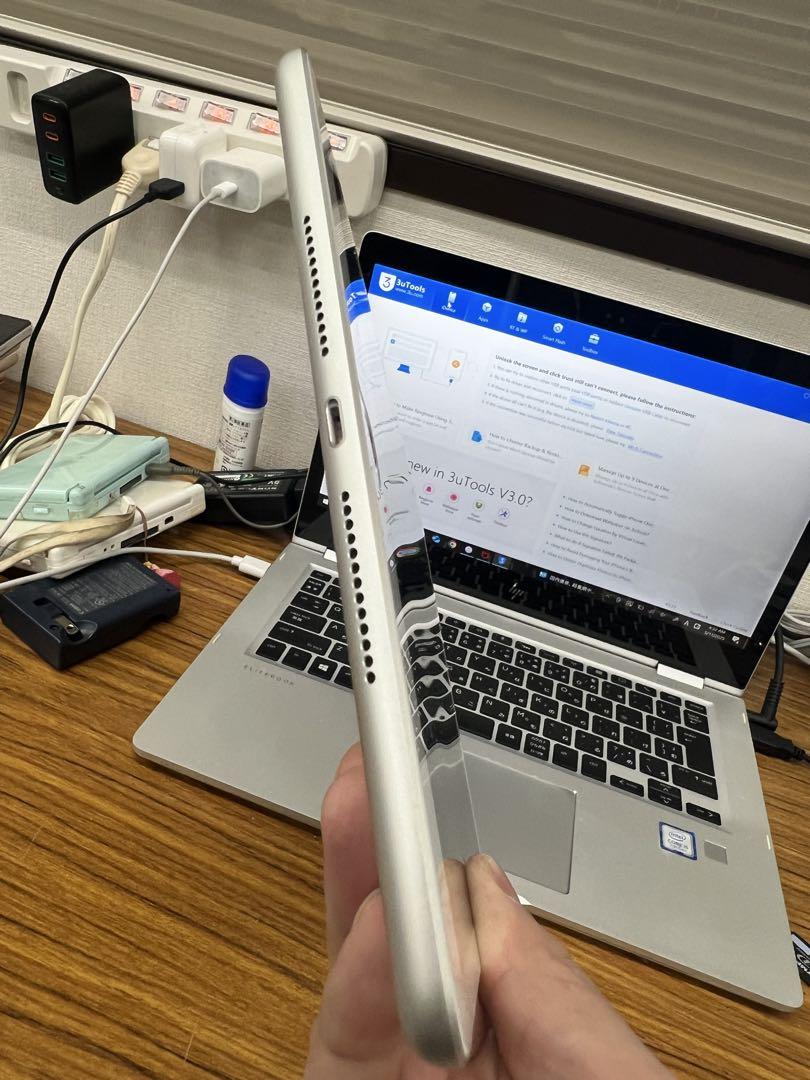iPad (第7世代) Wi-Fi＋Cellular 32GB シルバー超綺麗