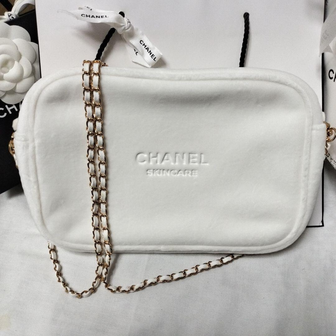 CHANEL　　ホワイトポーチ　　　　　　　　　ノベルティ　新品未使用
