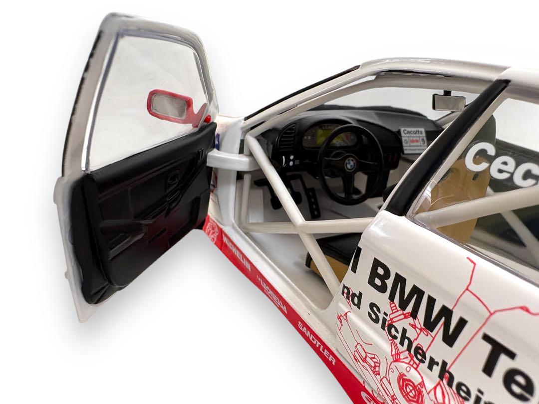☆美品/現状　BMW 320i 1/18 スケール　レッド