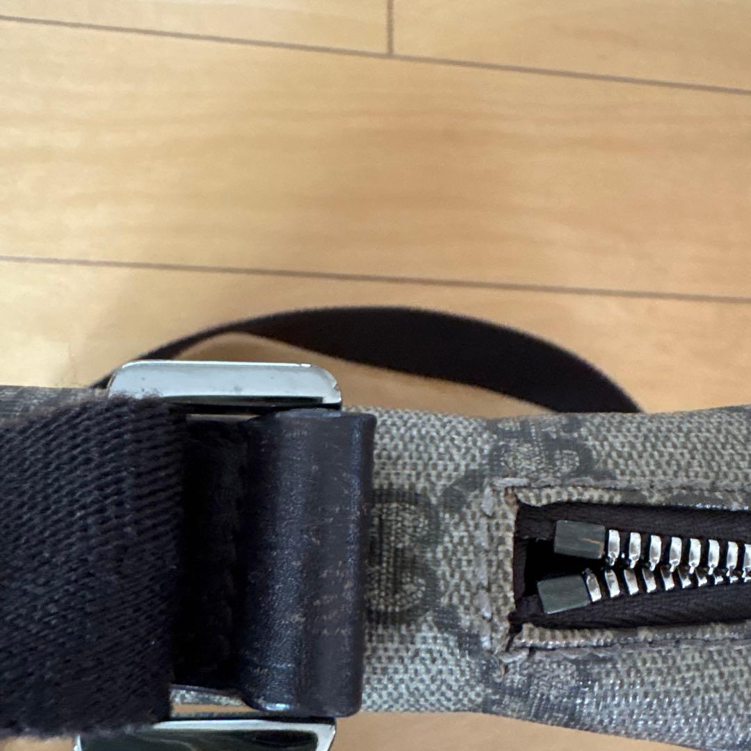 Gucci GGロゴ ショルダーバッグ グレー