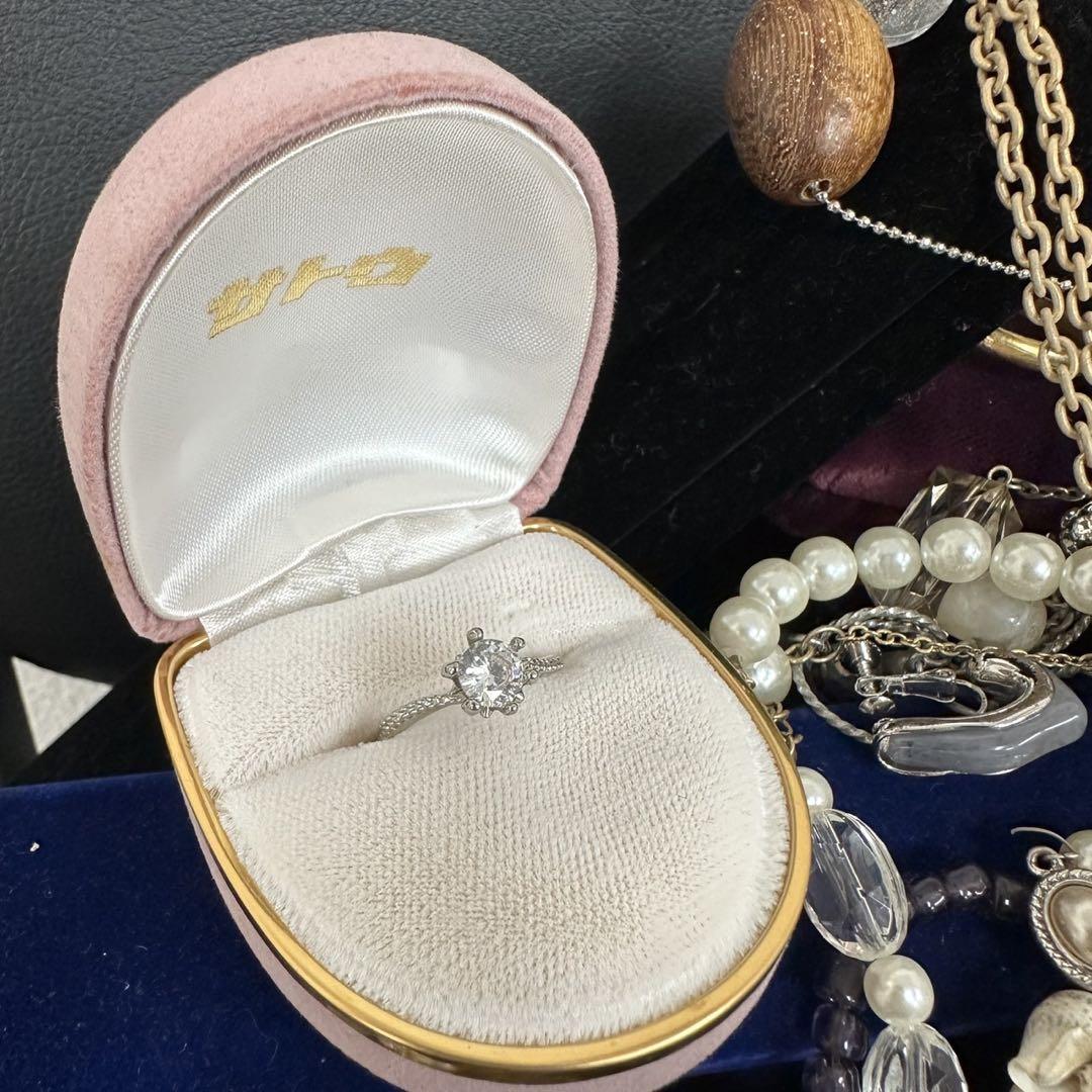 遺品整理 大量アクセサリー 時計 まとめ売り ブローチ ネクタイピン 刻印未検品 遺品整理 大量アクセサリー 時計 まとめ売り ブローチ ネクタイ