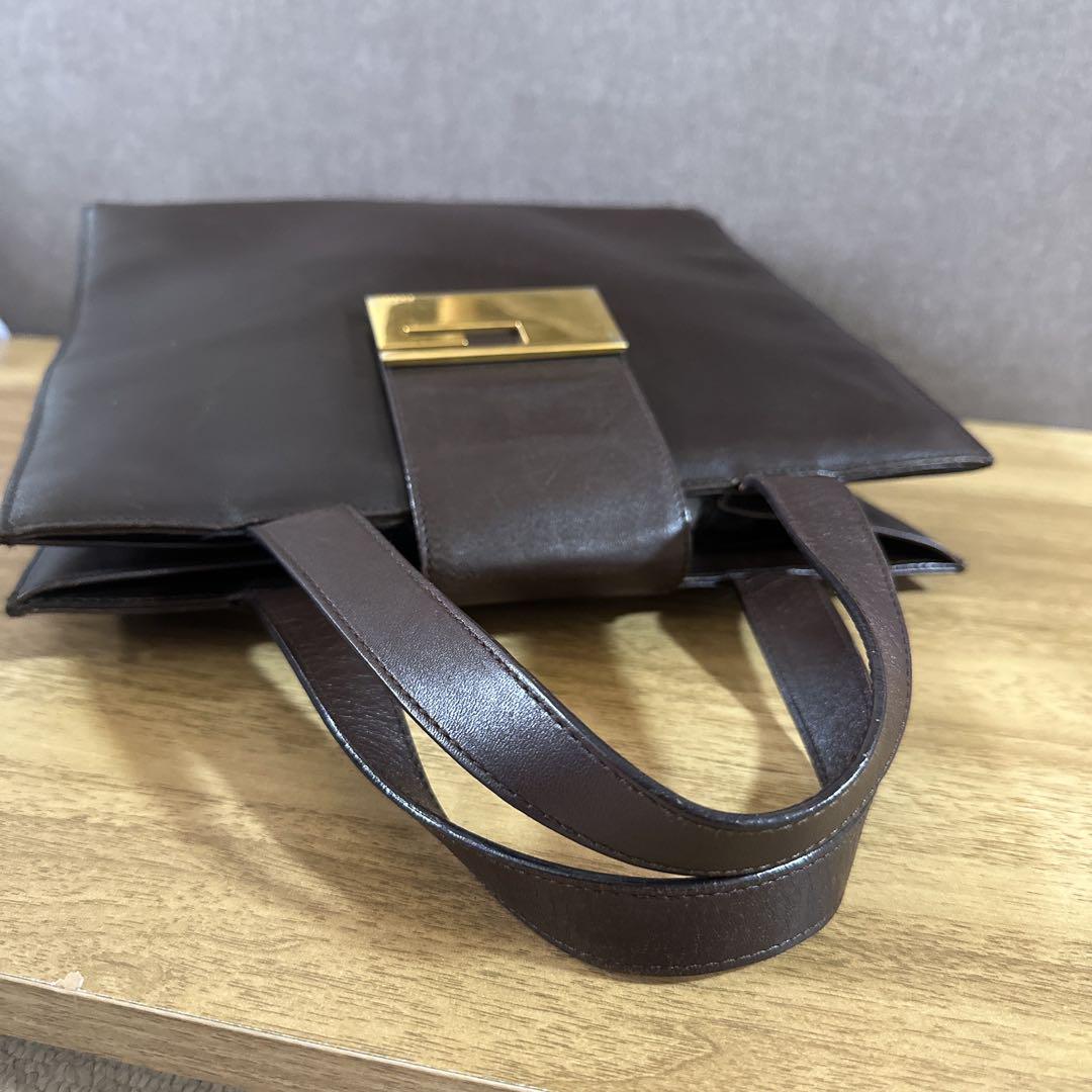 GUCCI グッチ レザー　ハンドバッグ　Gロゴ金具　ブラウン　茶 GUCCI グッチ レザー ハンドバッグ Gロゴ金具 ブラウン 茶