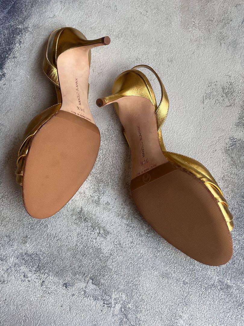 Manolo Blahnik ゴールドサンダル - メルカリ