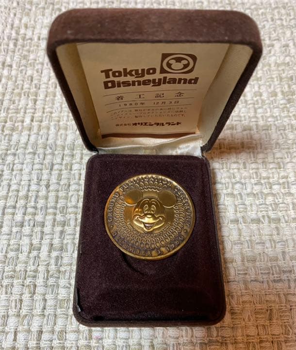 メルカリ 東京ディズニーランド 着工記念 ブロンズメダル キャラクターグッズ 70 000 中古や未使用のフリマ