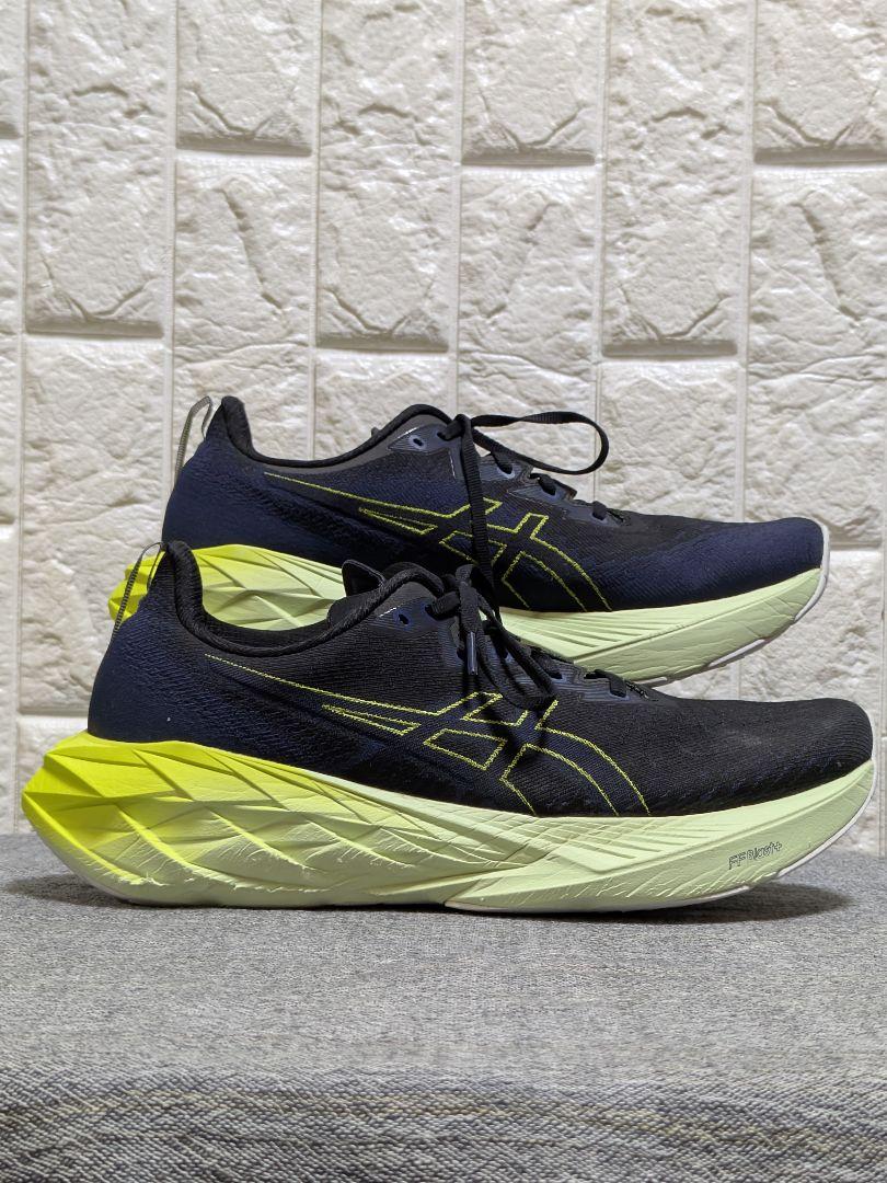 ASICS NOVABLAST4 ランニングシューズ 28．5センチ ブラック