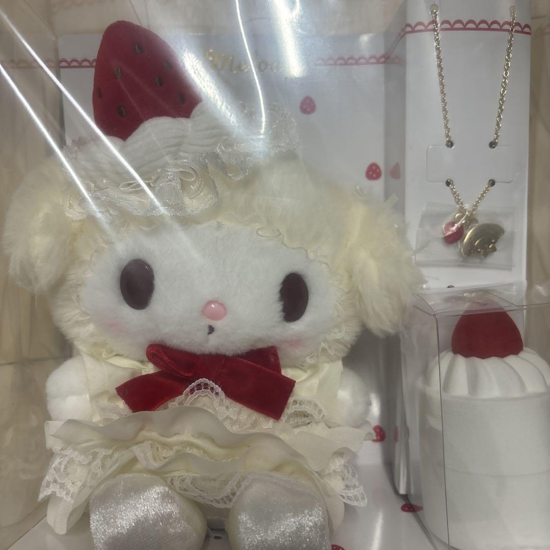 サンリオ　ハローキティ　マイメロディ ぬいぐるみ＆ネックレス　ショートケーキ