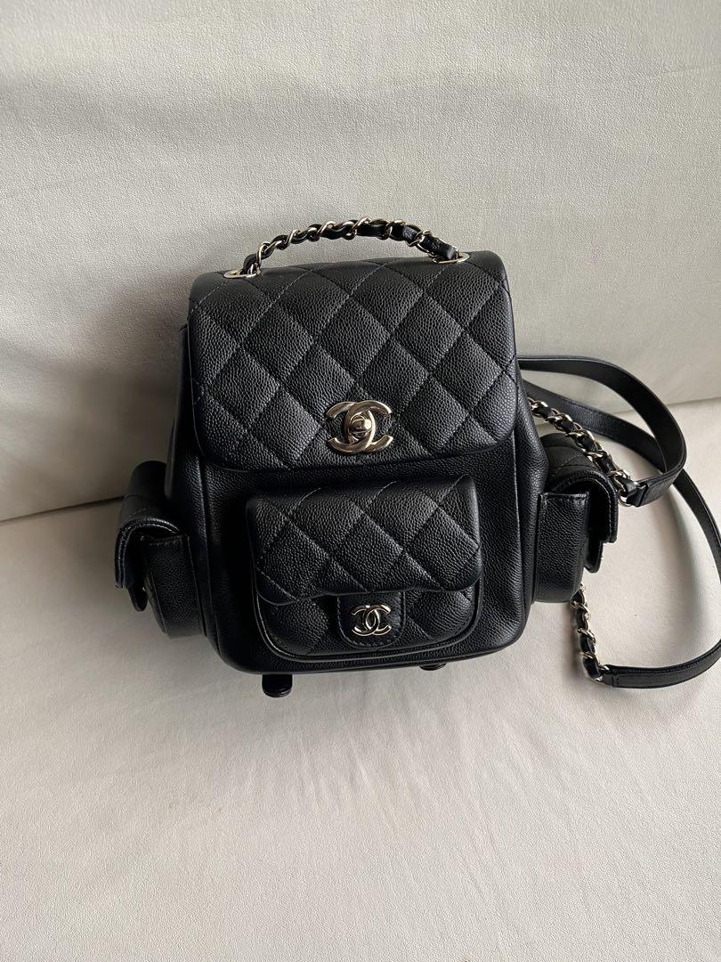 お客　CHANEL バックパック