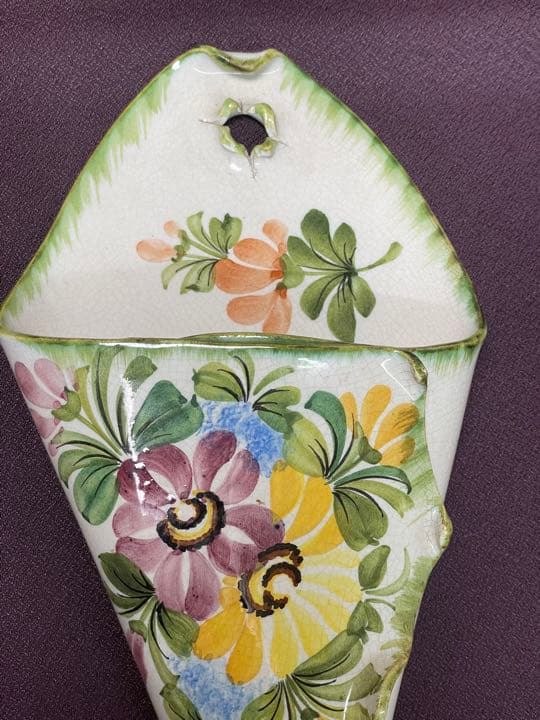 美品花柄が素敵な壁掛けイタリア製 BASSANO 陶器 フラワーベース イタリア製 輸入雑貨 置物 陶花 ローズ リビングスタジオ 直