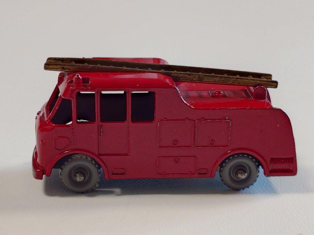 MATCHBOX No.9 MARQUIR SERIESⅢ FIRE TRUCK