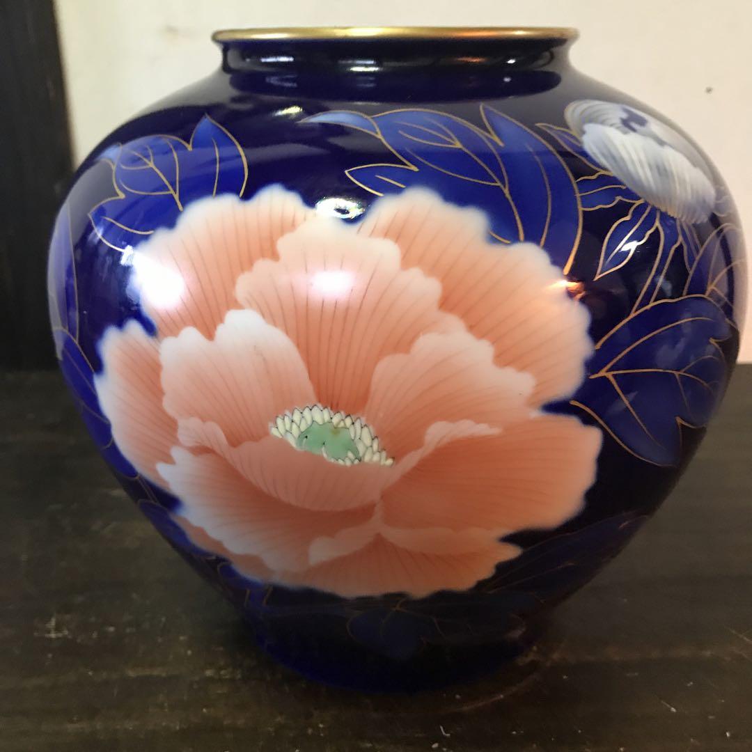美品　陶器　深川製磁　牡丹　金彩　藍　牡丹の絵柄が迫力あり美しい　フラワーベース