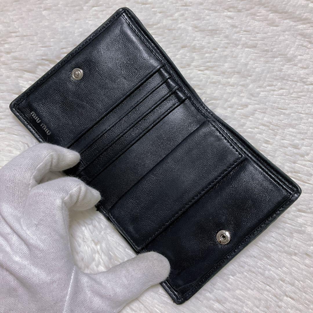 【✨美品✨】ミュウミュウ マテラッセ 二つ折り財布 パール ビジュー グレー Amazon | [ミュウミュウ] 二つ折り財布 マテラッセレザー ミニ