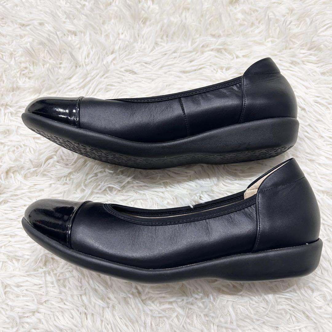 美品✨ミスキョウコ＊軽量 エナメル コンビ フラットシューズ 23.5㎝ 4E