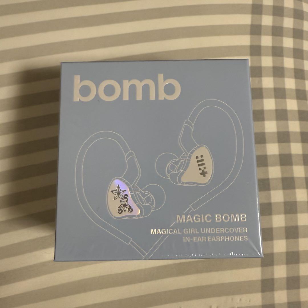 ILLIT アイリットbomb Merch イヤモニ イヤホン - メルカリ