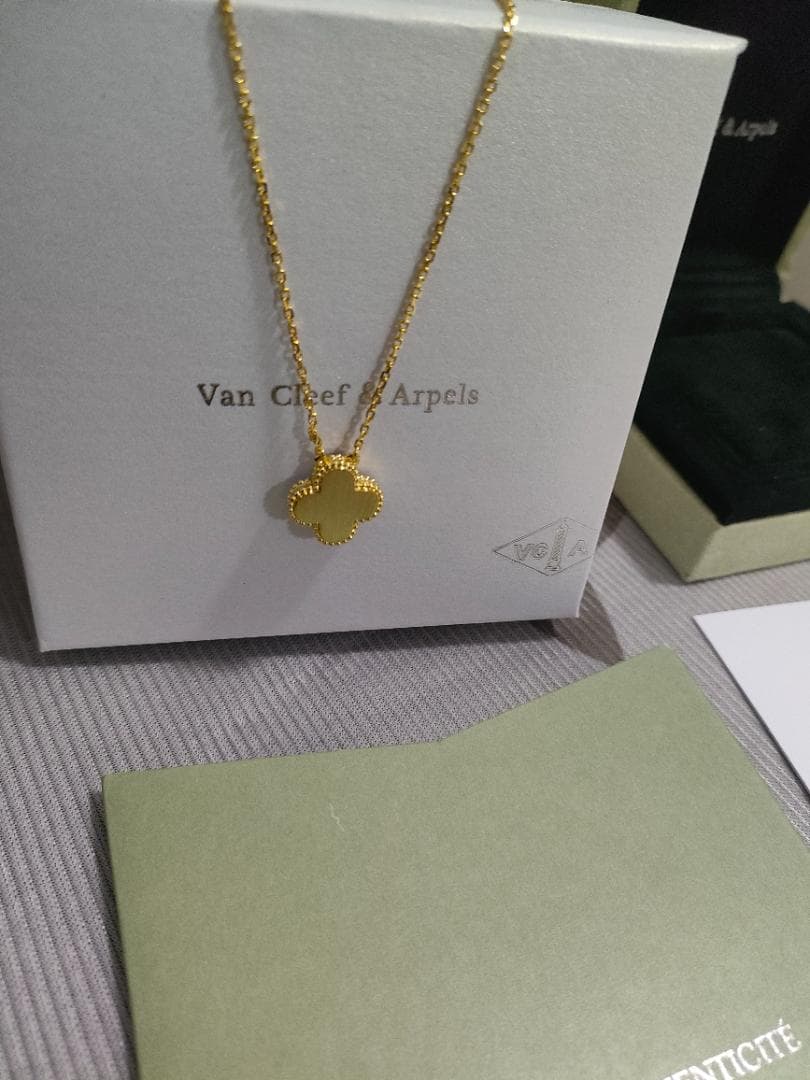 ヴ‍ィ‍ン‍テ‍ー‍ジ‍ ‍ア‍ル‍ハ‍ン‍ブ‍ラ‍ ‍ネ‍ッ‍ク‍レ‍ス