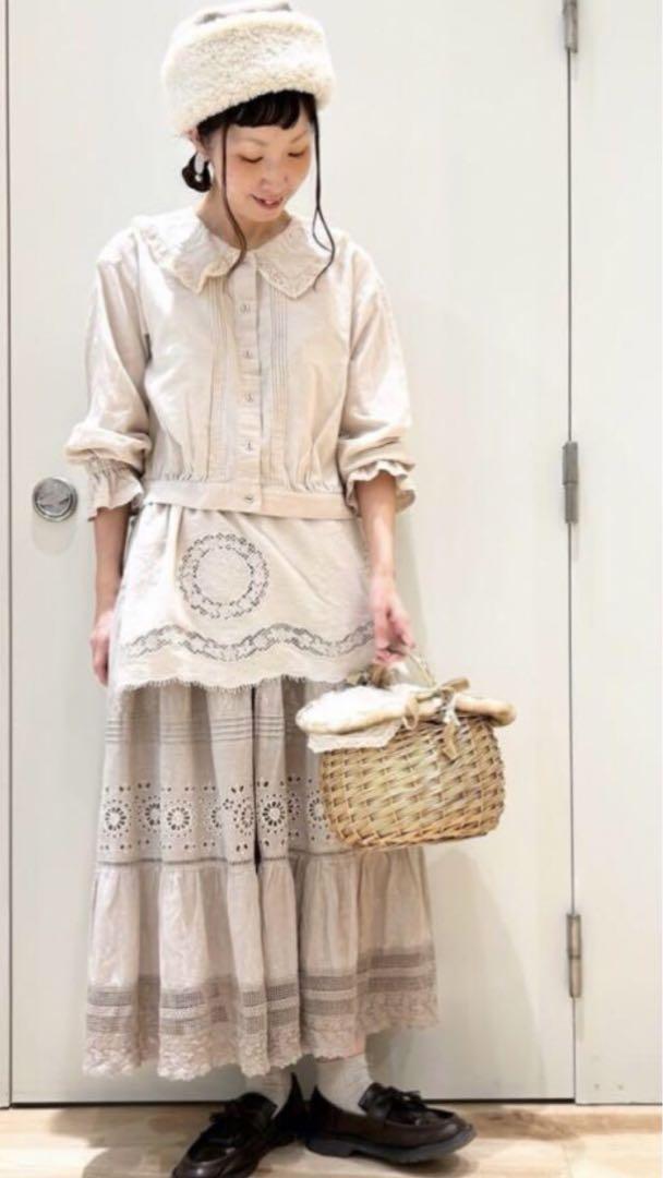 新品SM2お皿モチーフ刺繍ブラウス生成