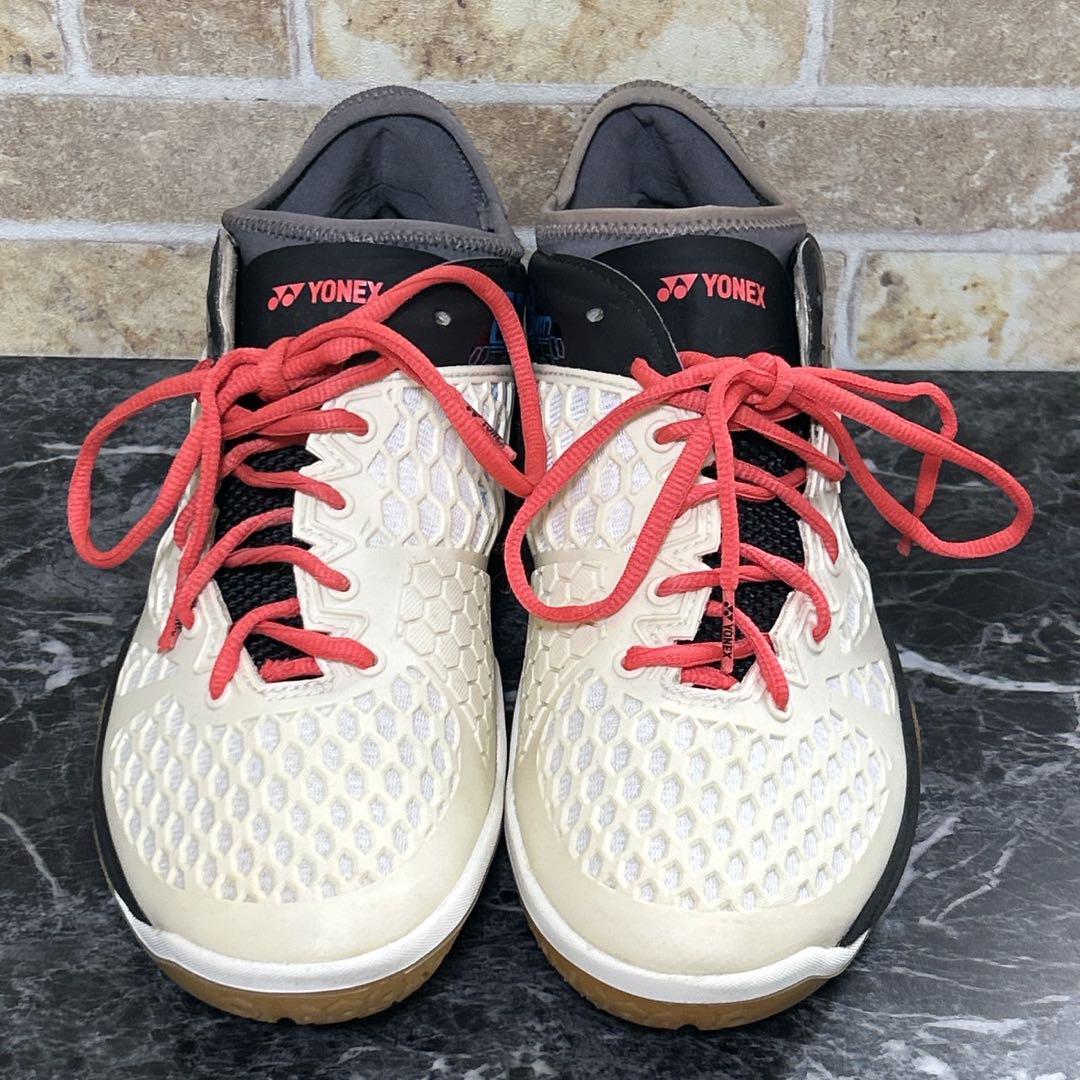 【421】✨美品✨YONEX バドミントンシューズ ホワイト