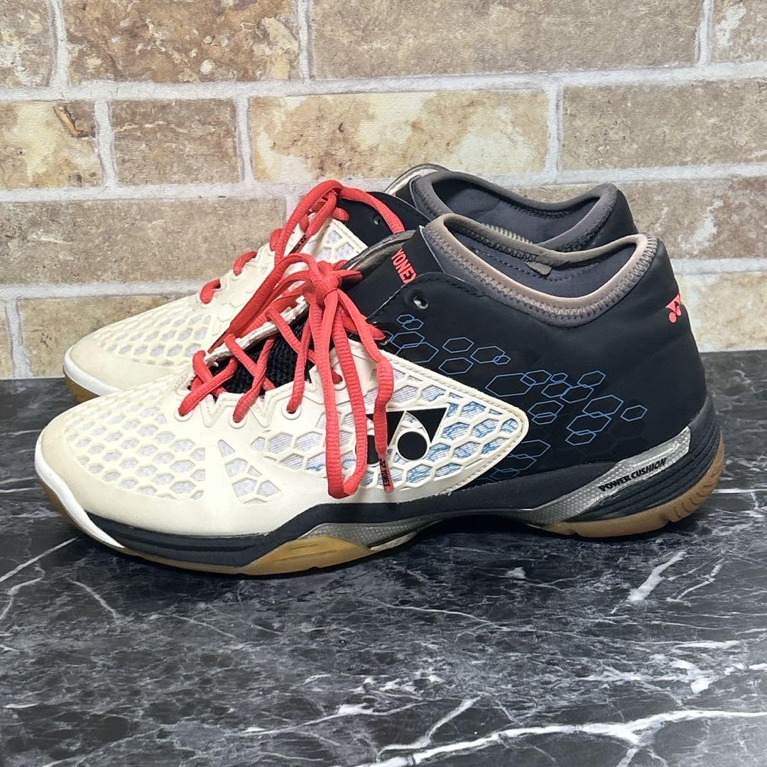【421】✨美品✨YONEX バドミントンシューズ ホワイト