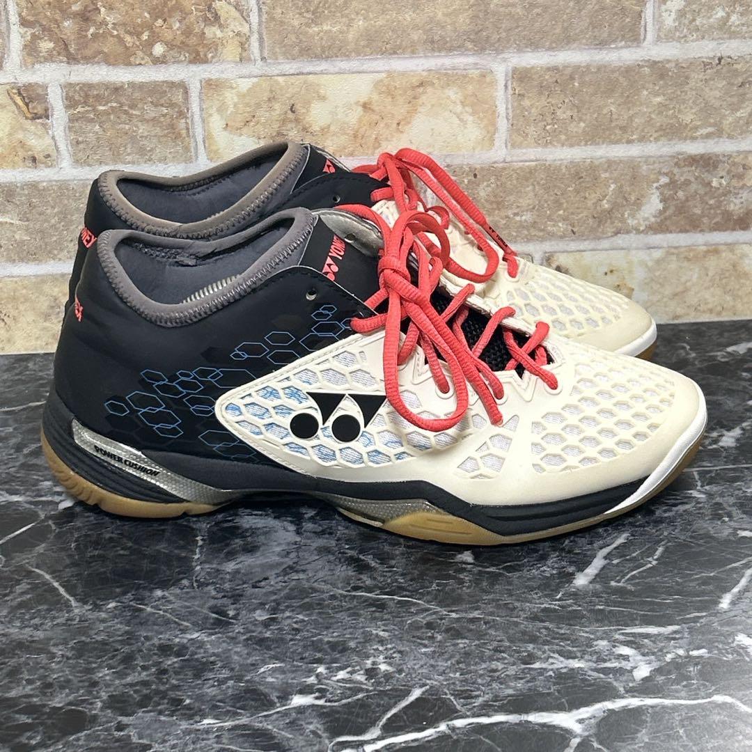【421】✨美品✨YONEX バドミントンシューズ ホワイト