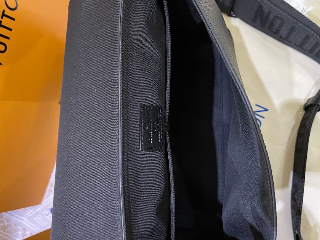 ショルダーバッグ ブラック