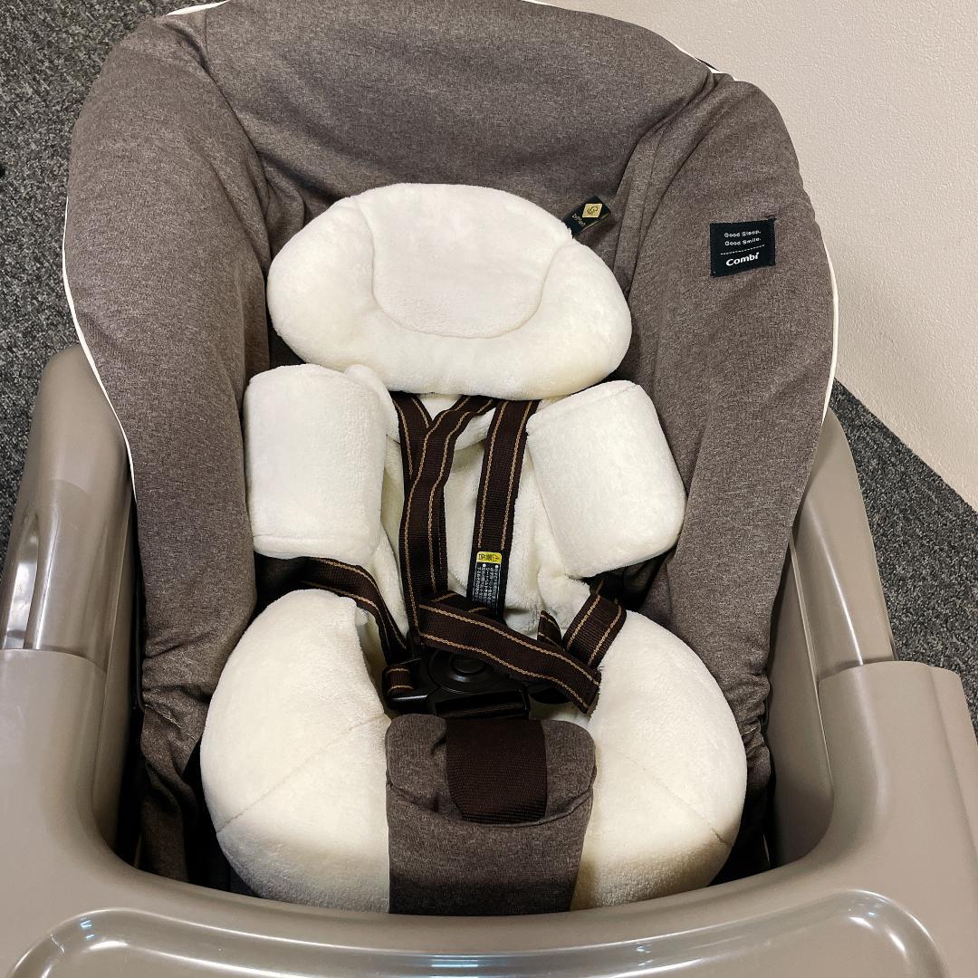 【美品】Combi ネムリラ AT BEDi 電動バウンサー