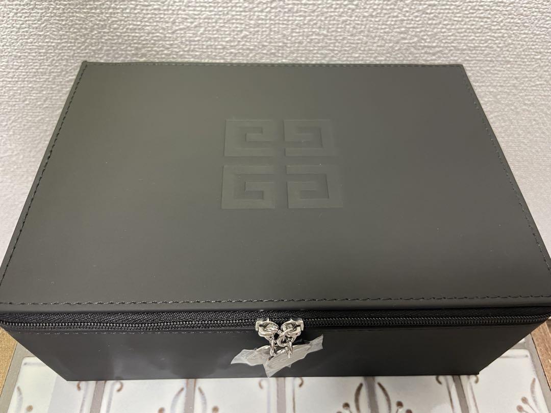 GIVENCHY 　バニティケース GIVENCHY 黒 バニティケース人気 商品 通販