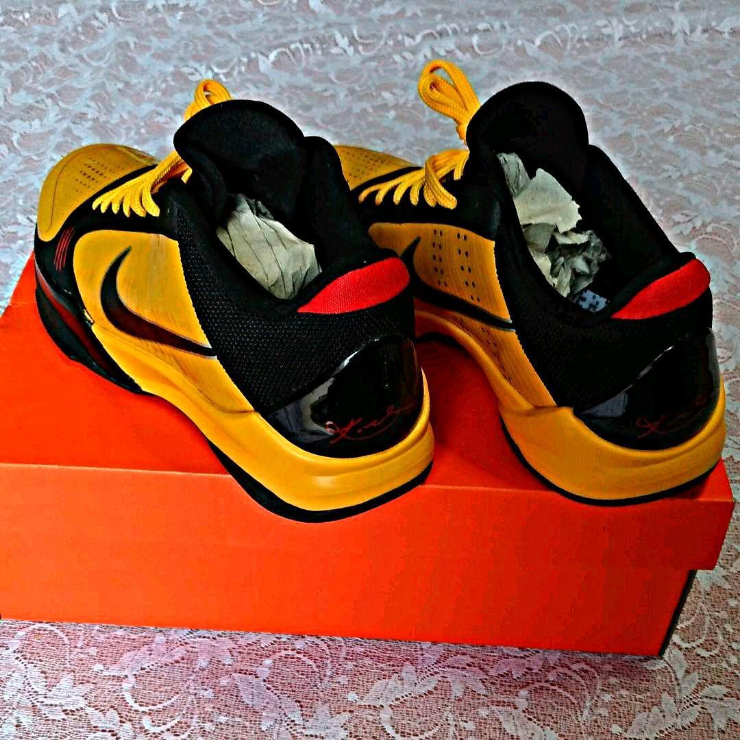 激レア！ズームコービーV・ブルースリーモデルNIKE スニーカー 激レア！ズームコービーV・ブルースリーモデルNIKE スニーカー