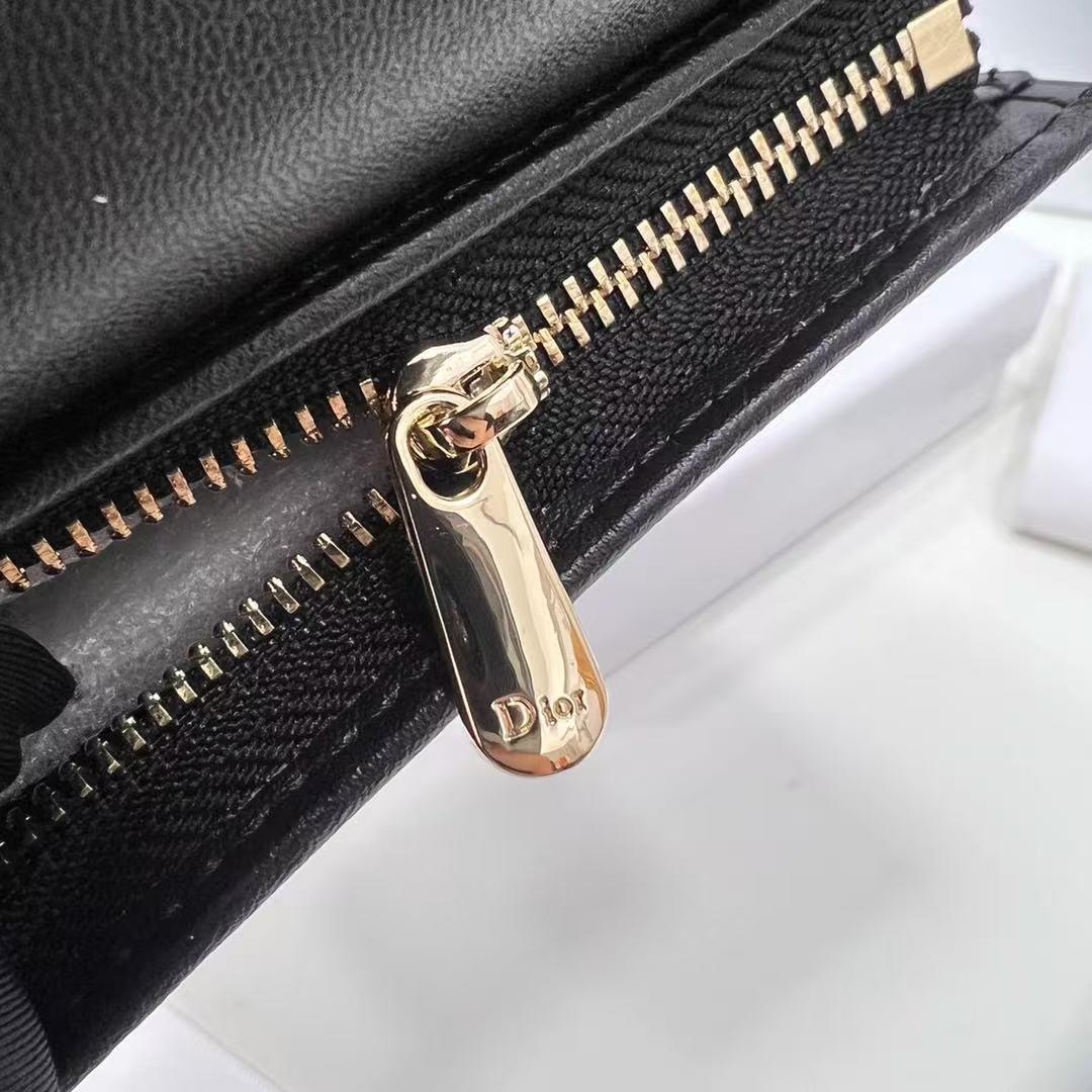 DIOR キルティング ブラックレザー三つ折り財布