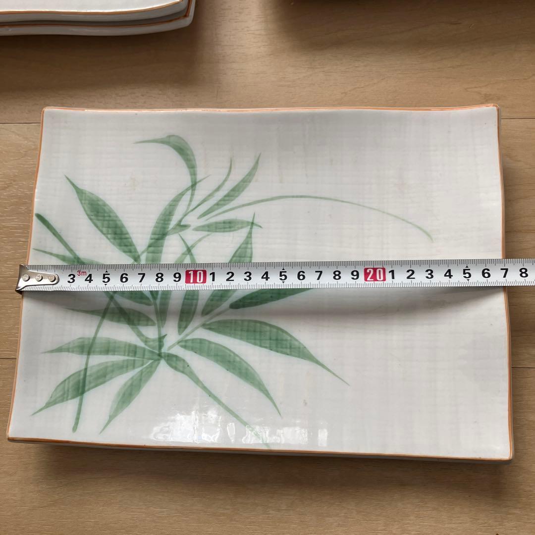 竹の葉模様 波形皿