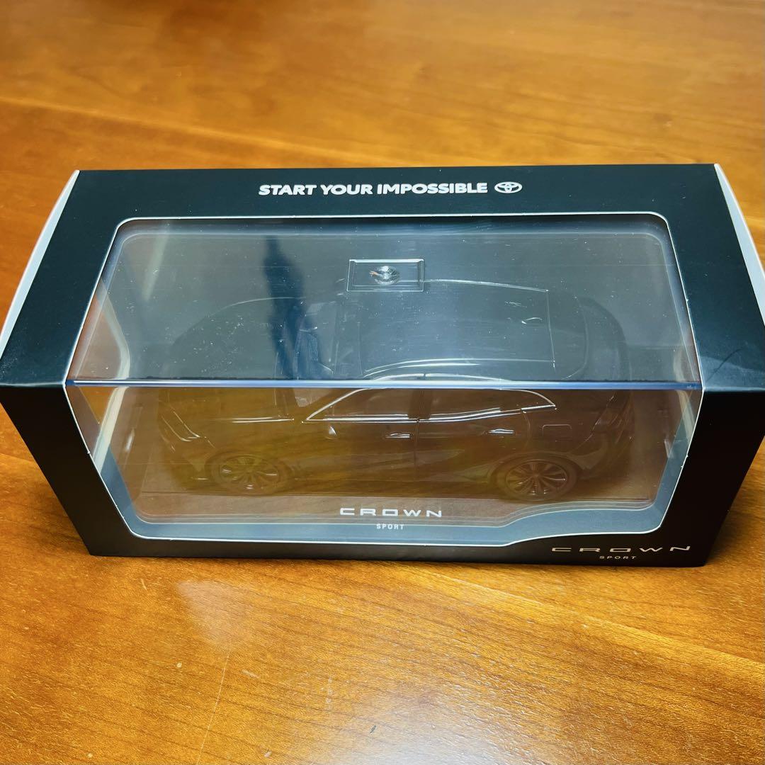 トヨタ CROWN SPORT 1/30スケール　ダイキャスト製　ブラック
