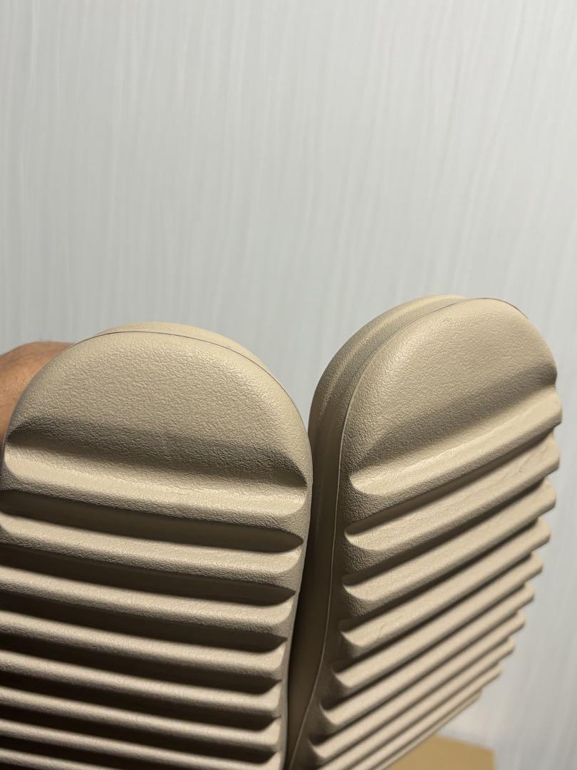靴 Adidas Yeezy Slide