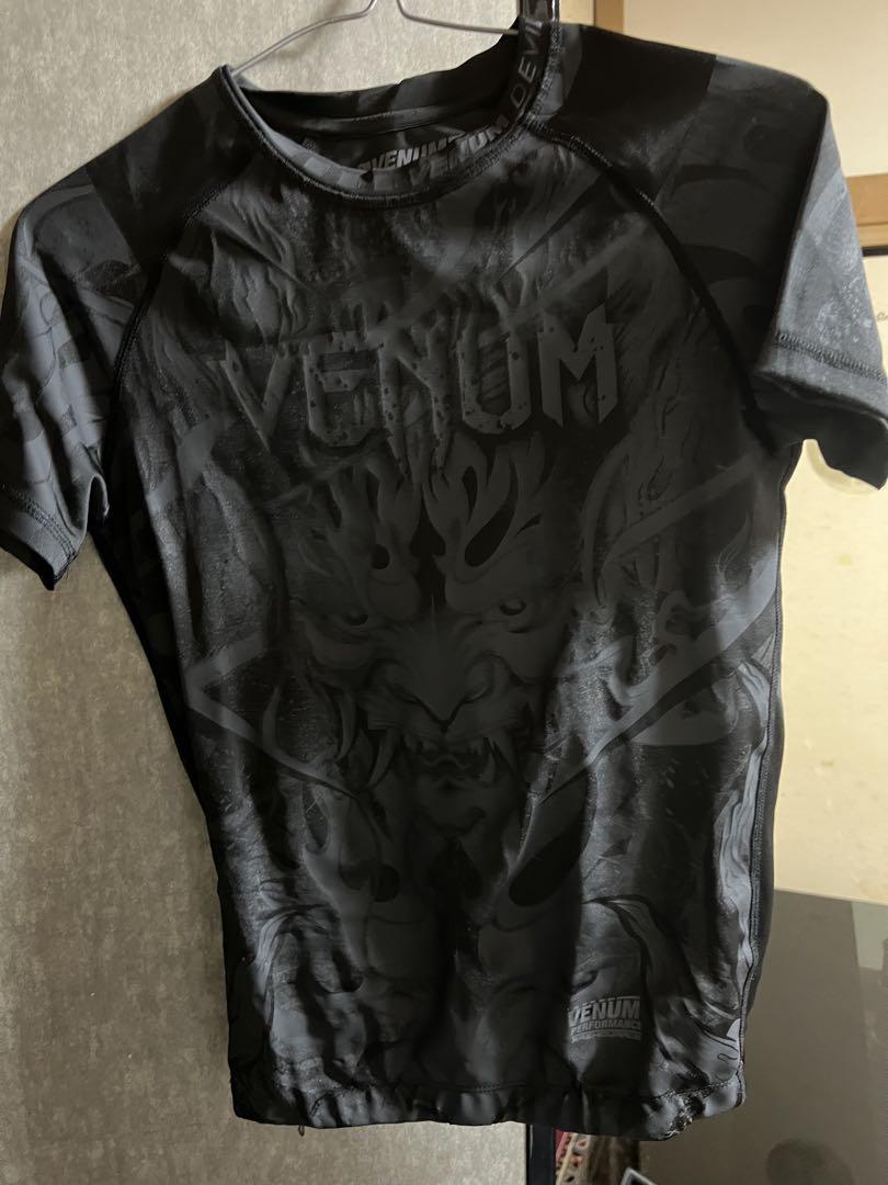 Venum ブラック ラッシュガード