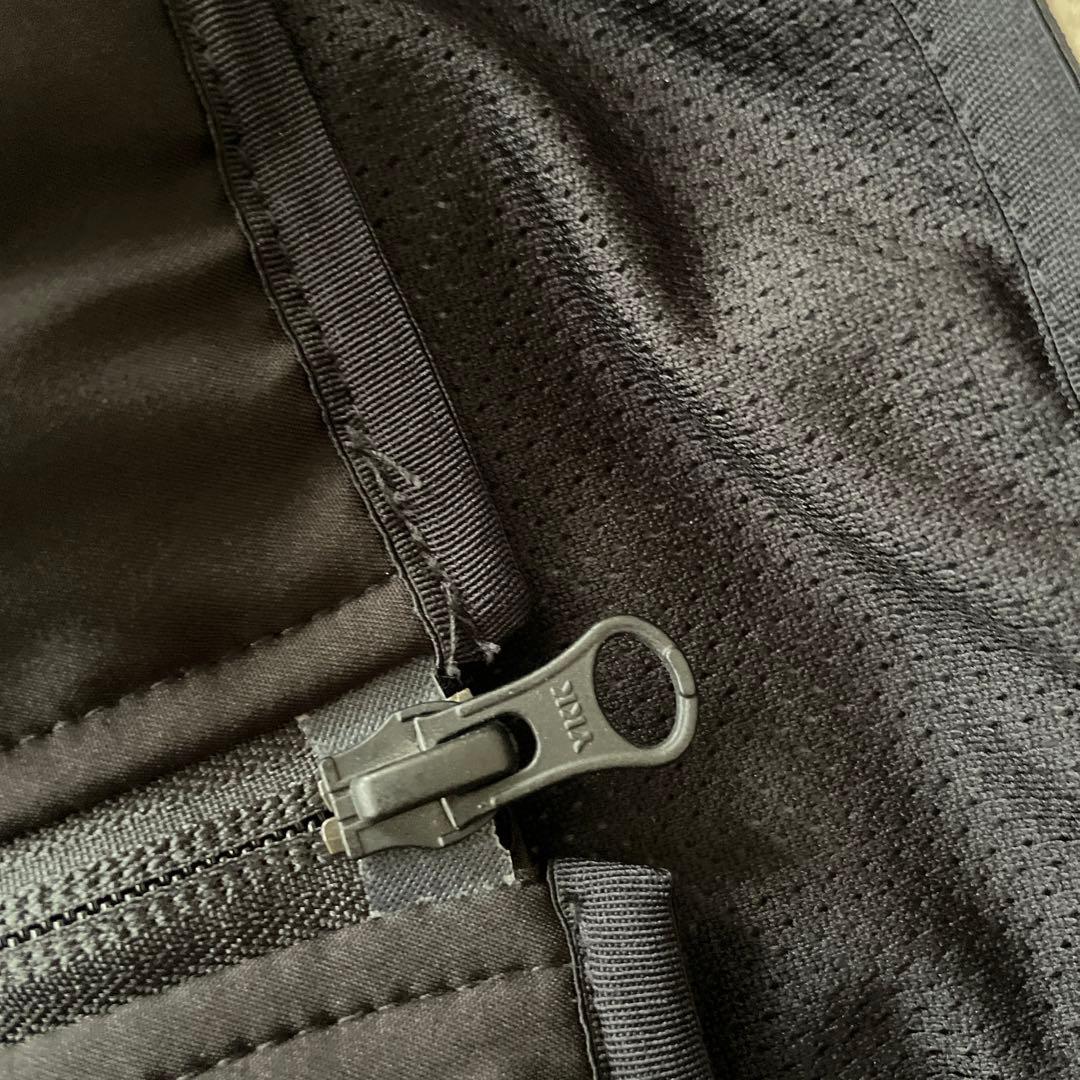 経典Abu GarcIa スタンドジップベスト ベスト | sharkscrapper.com