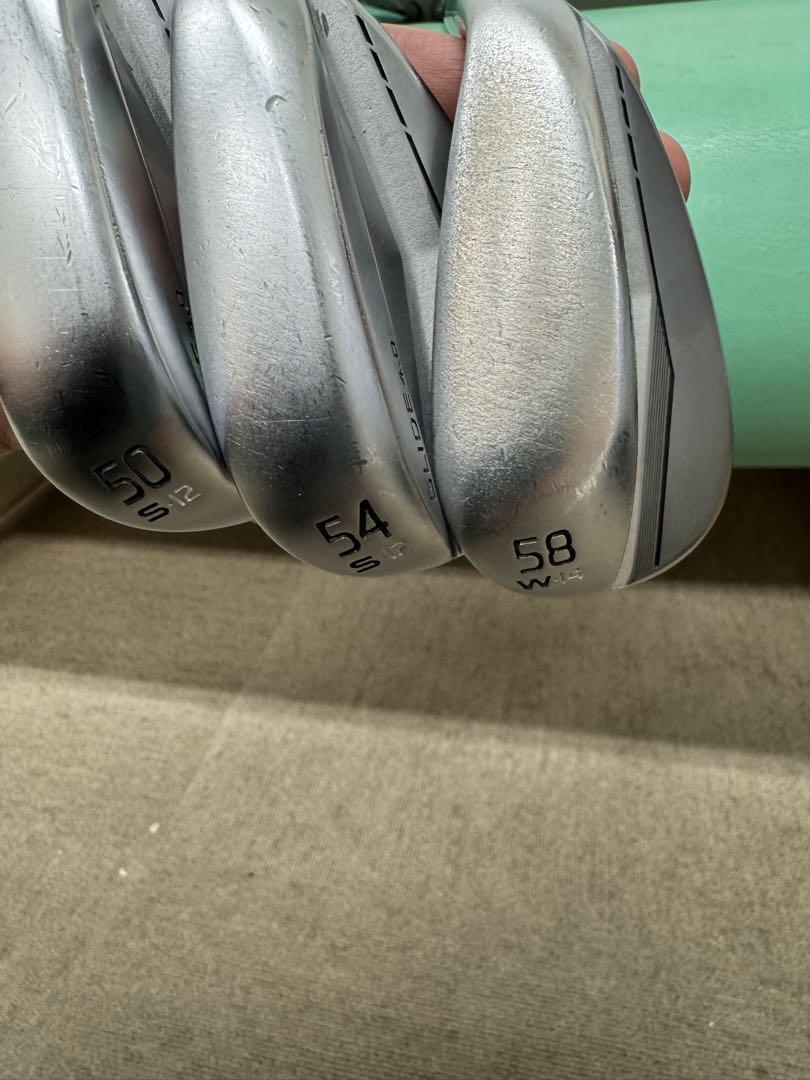 54° 58°