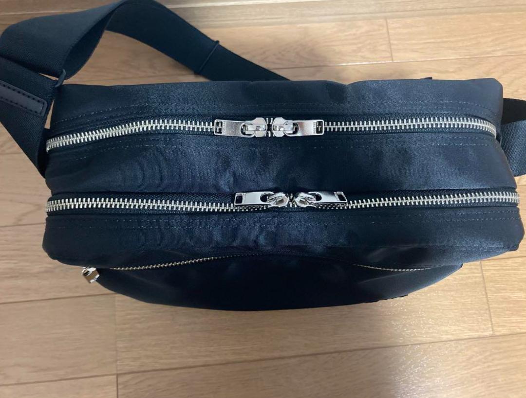 ショルダーバッグ ブラック