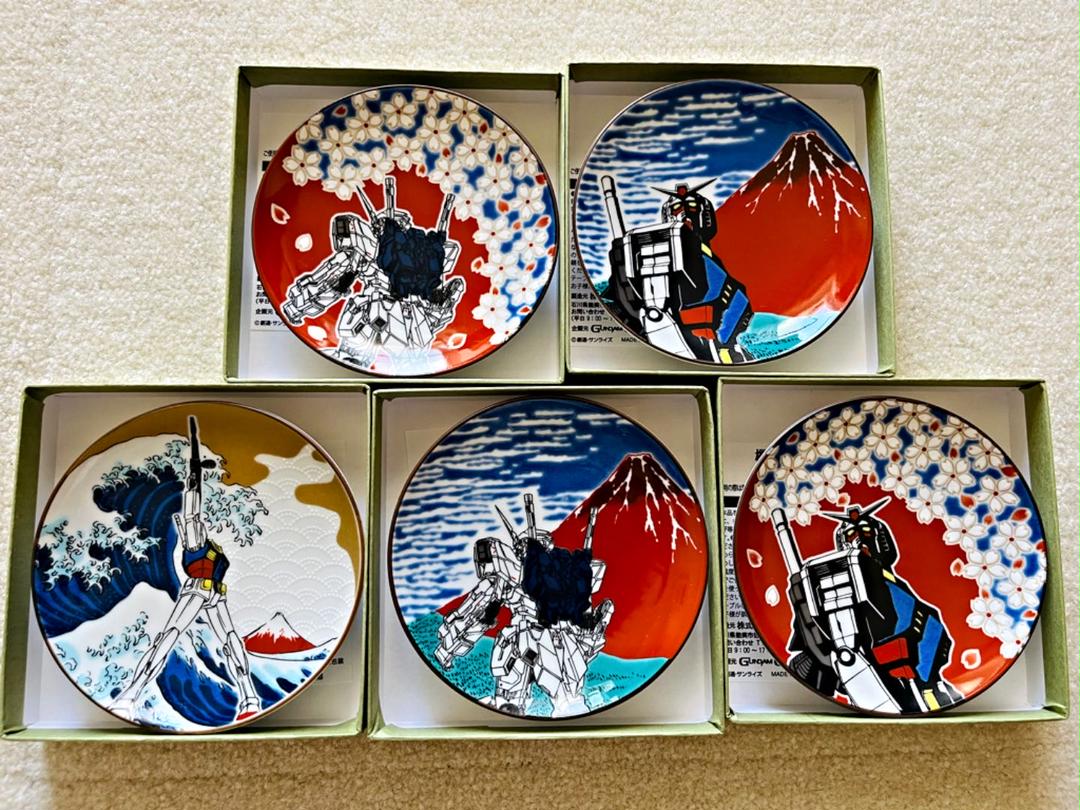 ガンダム九谷焼　豆皿　6枚セット Amazon | ガンダム 九谷焼 食器豆皿 5枚セット | ノーブランド品