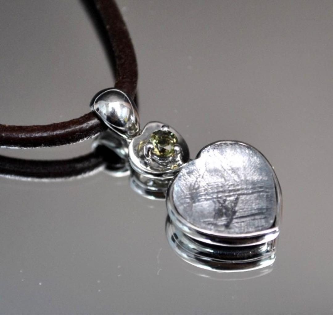 ギベオン隕石×モルダバイト　シルバー925 ハート型ペンダント ネックレス