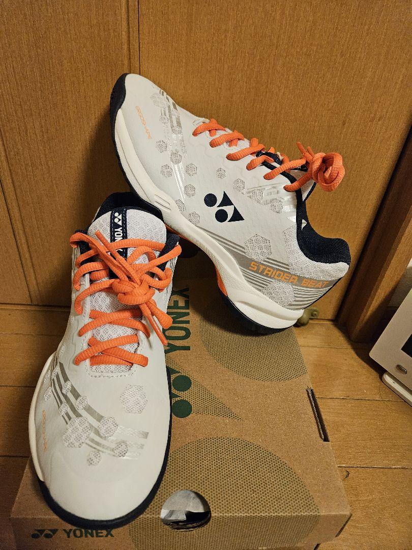【新品】YONEX　PowerCushionストライダービート24.0