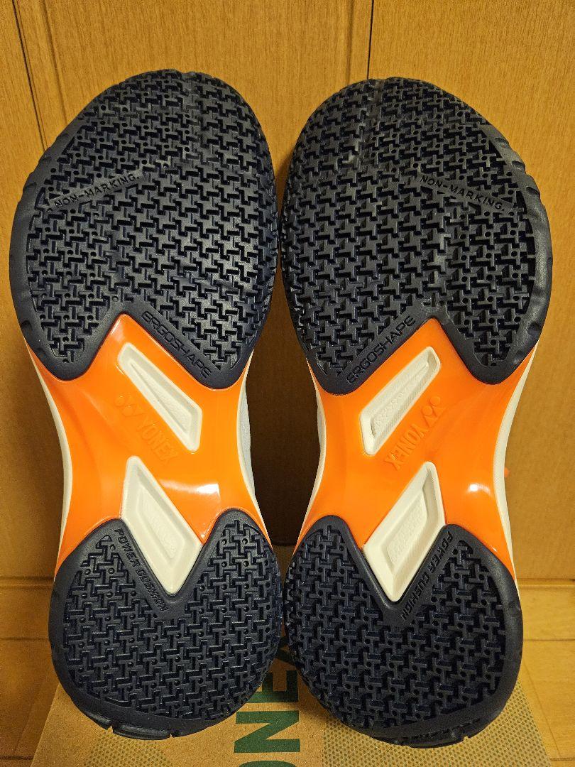 【新品】YONEX　PowerCushionストライダービート24.0