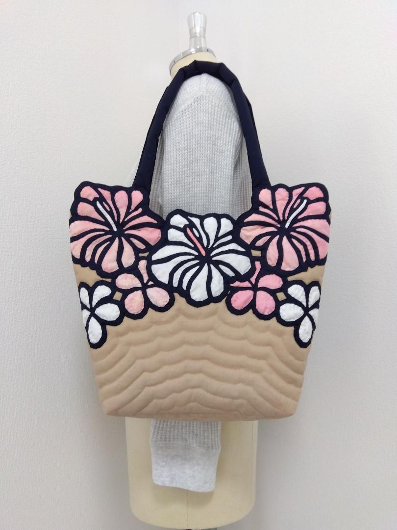 ハワイアンキルト　ハンドメイド　ハイビスカストートバッグ