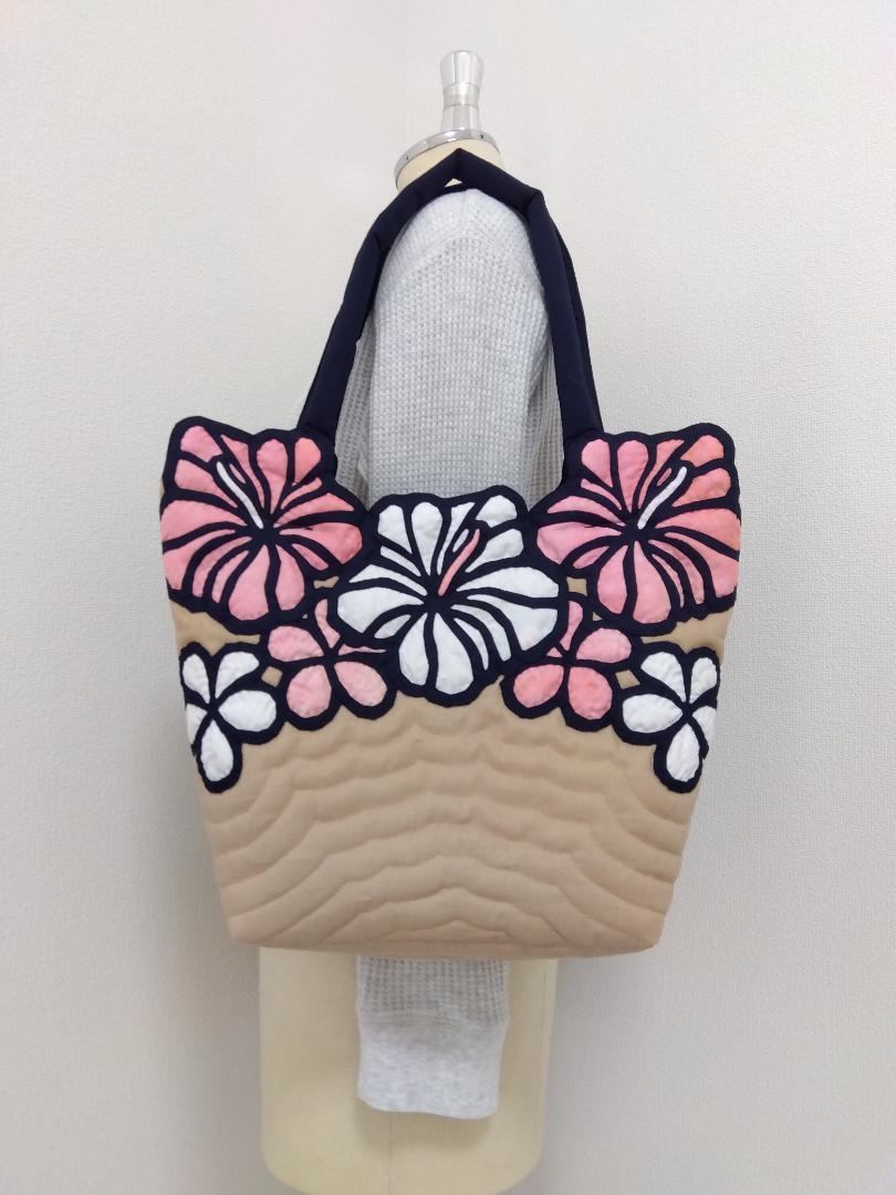 ハワイアンキルト　ハンドメイド　ハイビスカストートバッグ