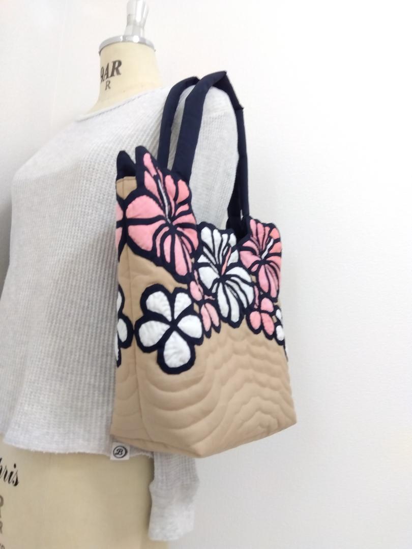 ハワイアンキルト　ハンドメイド　ハイビスカストートバッグ