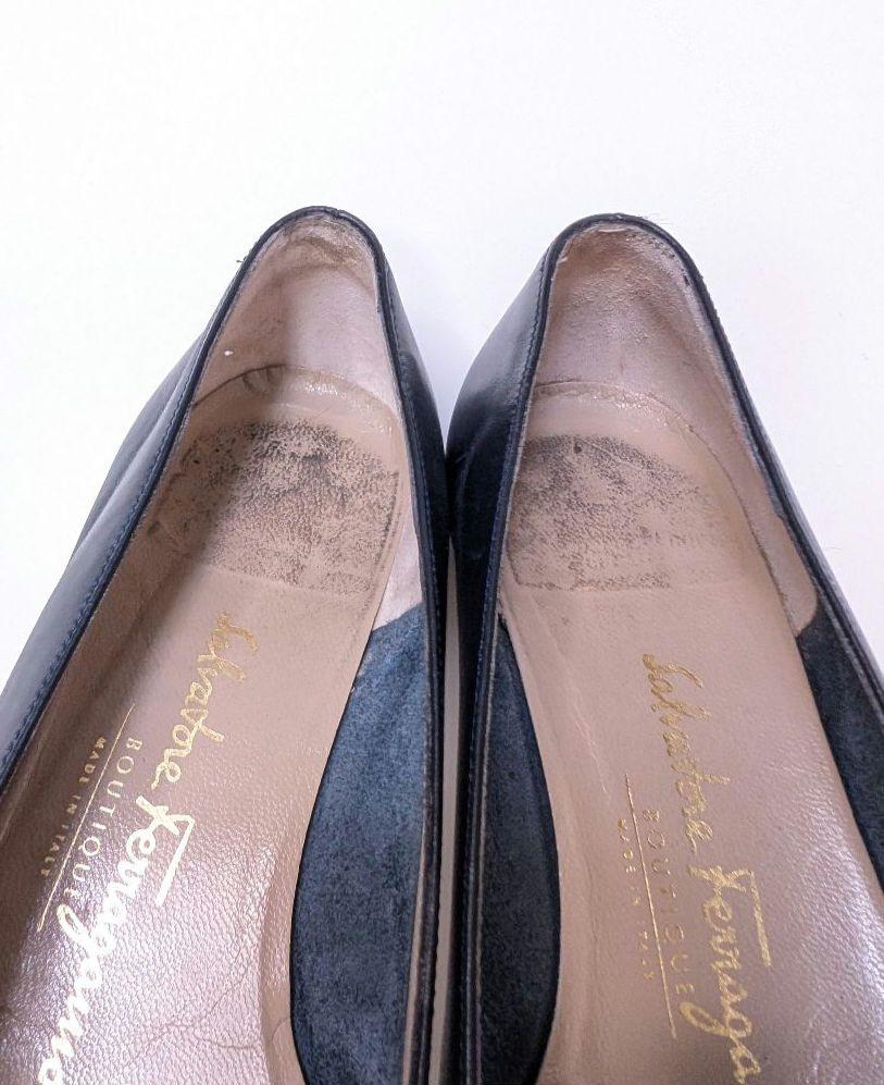 Salvatore Ferragamo ヴァラ　パンプス（サイズ 7） ネイビー