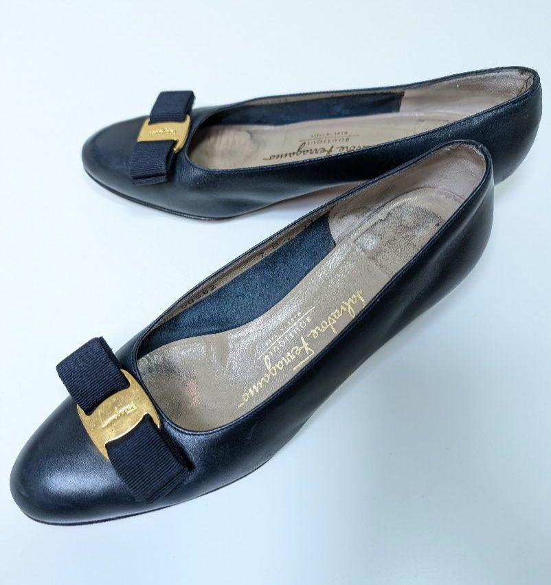 Salvatore Ferragamo ヴァラ　パンプス（サイズ 7） ネイビー