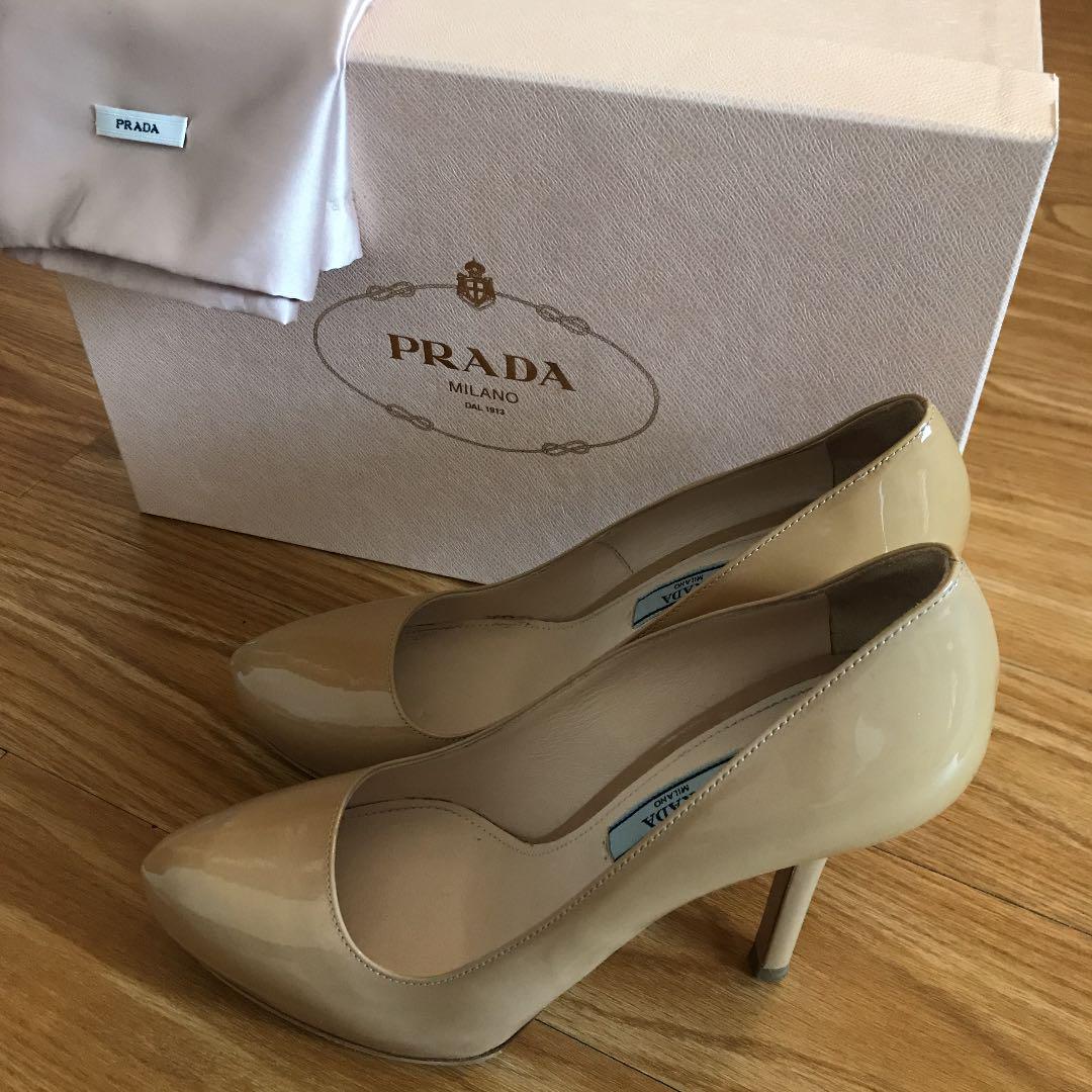 PRADA エナメルパンプス ベージュ