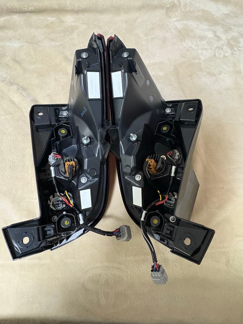 トヨタ90系ノア 純正テールランプ 純正リフレクター セット トヨタ90系ノア 純正テールランプ 純正リフレクター セット